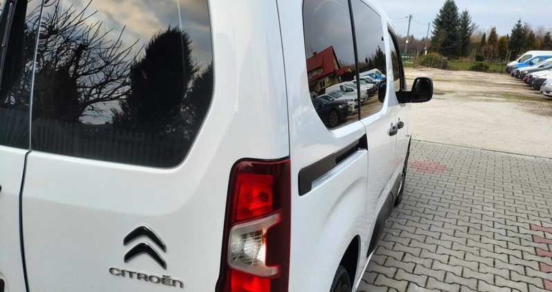 Citroen Berlingo cena 66900 przebieg: 111000, rok produkcji 2020 z Staszów małe 497